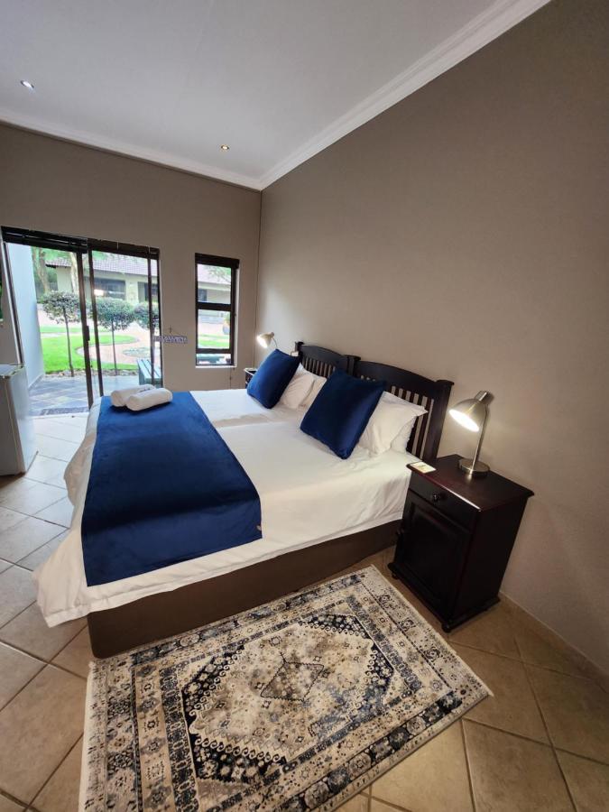 Rip Van Winkel Guest House Lephalale Exterior foto
